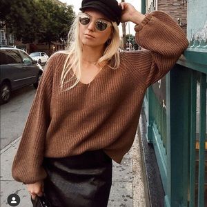 Aritzia Babaton Valadon GREY knit v neck sweater